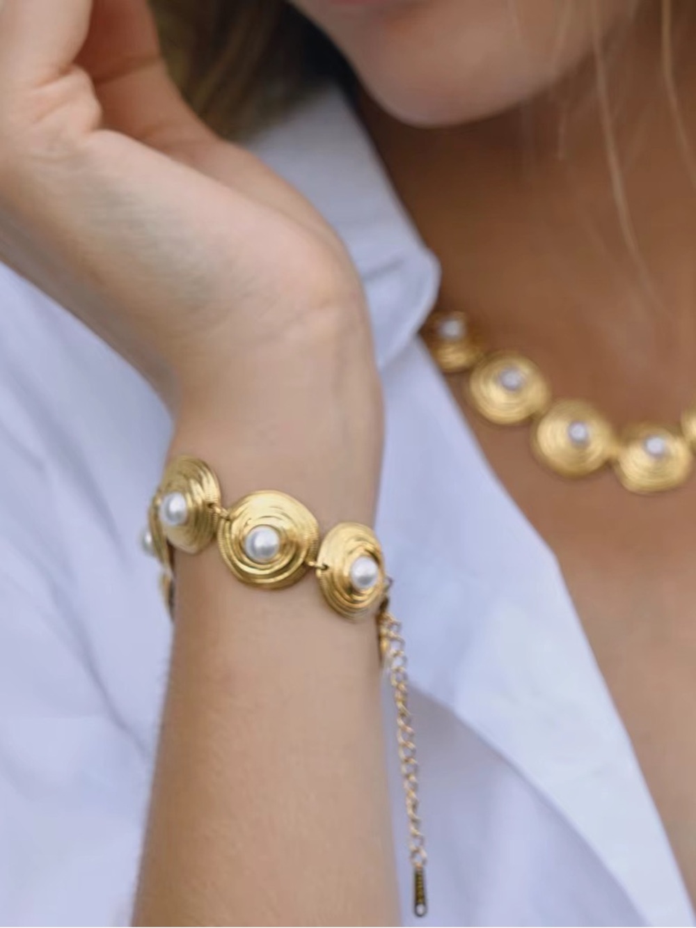 18K Gold Plated Textured Pearl Medallion Bracelet